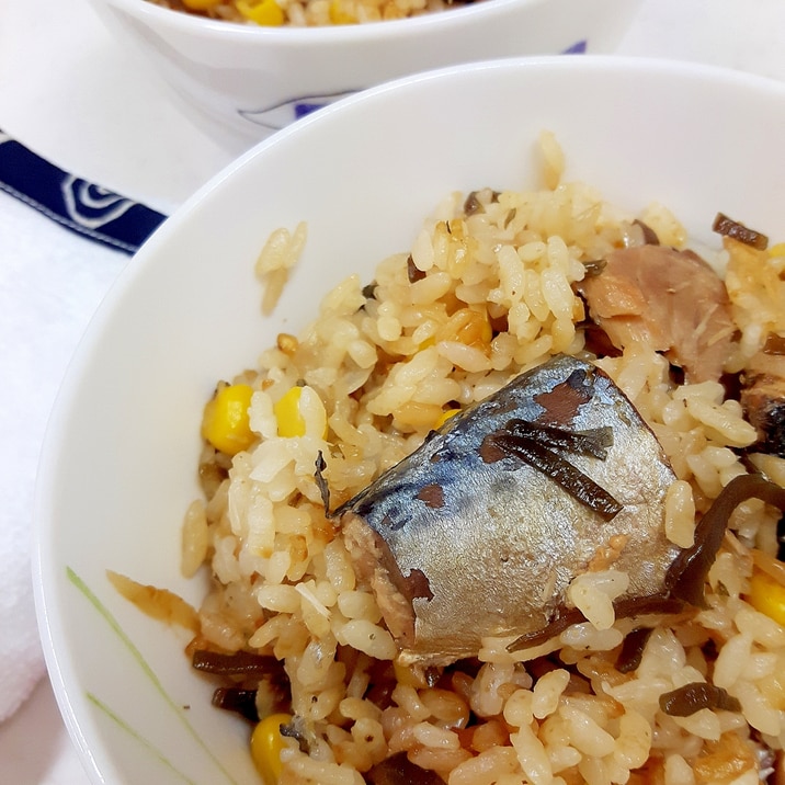 簡単炊き込みご飯(^^)サバ缶+塩昆布+コーン缶♪